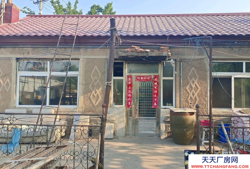 (出租)鞍山 鐵東區前峪村64路車站旁，700平，正房三間，廂房三間！