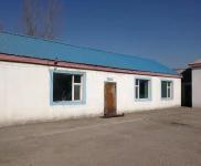 (出租) 租金便宜 彩鋼房 水泥地面 鋁合金門窗 臨近公路