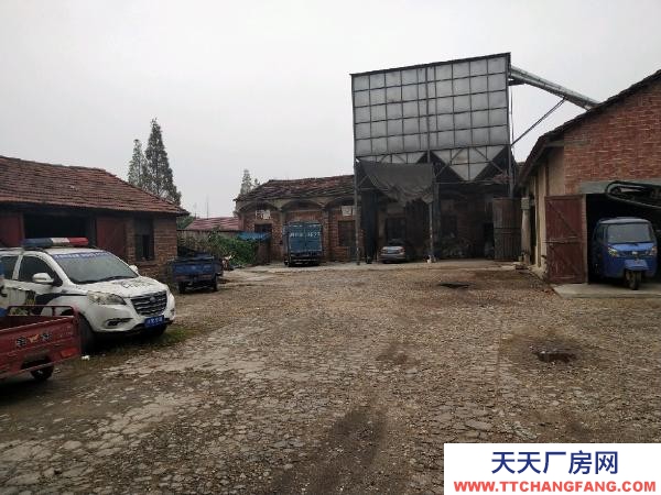 岳陽市君山區 臨街門面房加大院廠房，交通便利，水電證件齊全