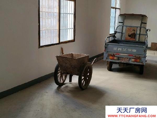 岳陽市汨羅區 汨羅汽車總站正對面，交通便利，進出方便，可做侖庫或小型加工廠