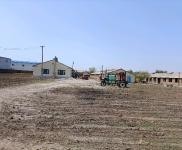 (出售) 梨樹縣萬發加油站后身大院出售，面積9000平方米，臨街！