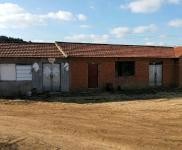 (出售) 東遼水泥板房兩個 庫房一 住房一個