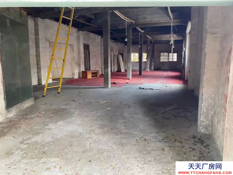 (出租) 有單獨的貨梯.廠房干凈！大車進出方便