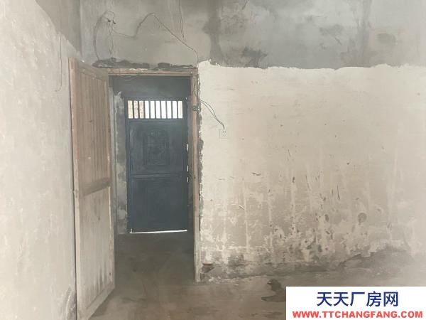 永州市冷水灘區(qū)倉庫出租  倉庫空間很大，可以放很多貨物