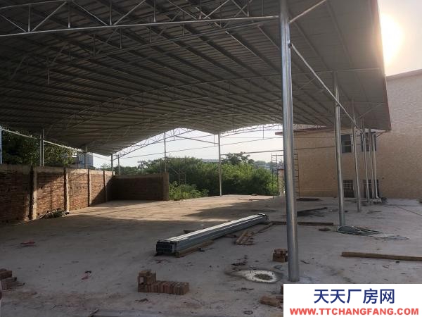 永州市祁陽區廠房出租 該廠房位于長虹街道與盤龍西路交叉路口,原房東新建一手廠房。