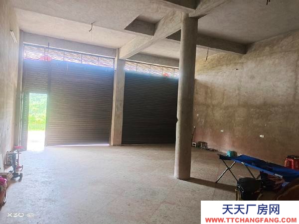 永州市祁陽區(qū)物資倉(cāng)庫(kù)出租 公交站旁，周圍有銀行，超市，大藥房，建材，水果,蔬菜發(fā)市場(chǎng)。