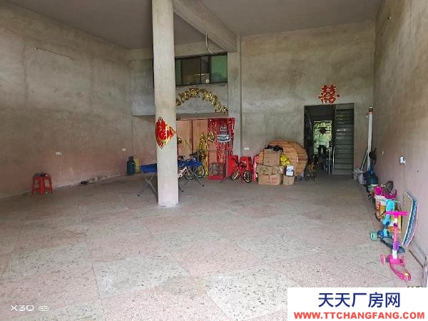 永州市祁陽(yáng)區(qū)物資倉(cāng)庫(kù)出租 公交站旁，周?chē)秀y行，超市，大藥房，建材，水果,蔬菜發(fā)市場(chǎng)。