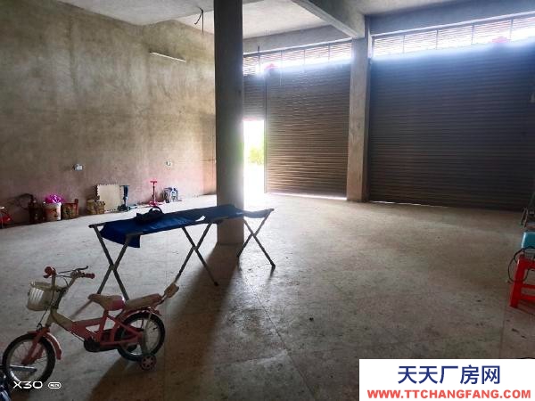 永州市祁陽(yáng)區(qū)物資倉(cāng)庫(kù)出租 公交站旁，周?chē)秀y行，超市，大藥房，建材，水果,蔬菜發(fā)市場(chǎng)。