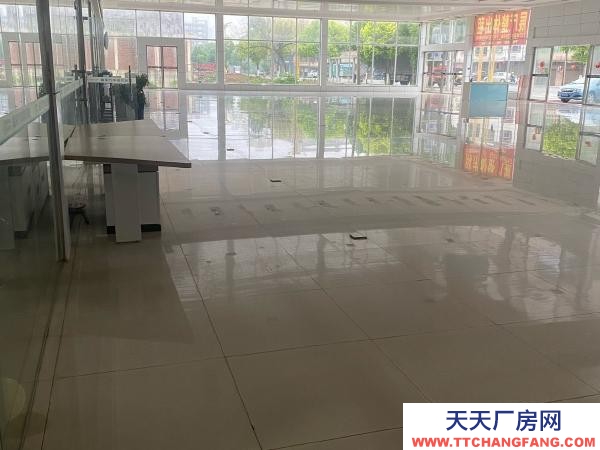 永州市祁陽區物資倉庫 地理位置優越，交通便利，車輛停放方便。