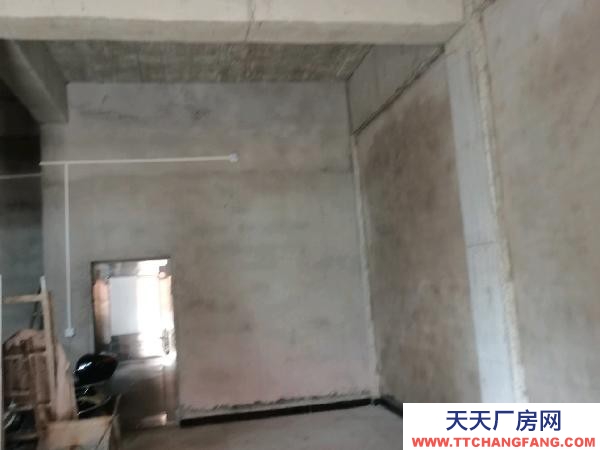 永州市祁陽區(qū)物資倉(cāng)庫(kù) 房子位置于荷塘二小區(qū)隔壁，兩邊都可通車