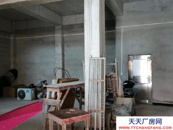 永州市祁陽區(qū)物資倉庫 房子位置于荷塘二小區(qū)隔壁，兩邊都可通車