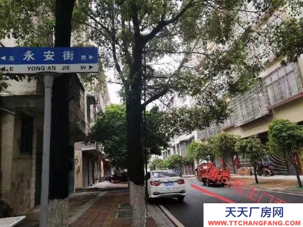 永州市祁陽區(qū)物資倉庫 臨街門面帶廚衛(wèi)出租，門前可停小車，側面可停貨車，卸貨很方便。