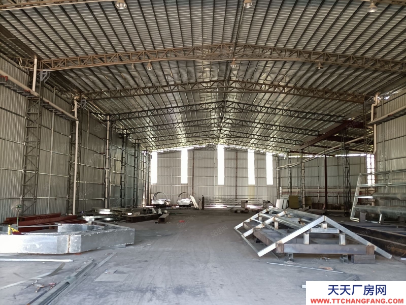 (出租) 梅州梅縣新縣城門樓附近350平方倉庫出租，九米六可到，三相電有。設備倉庫