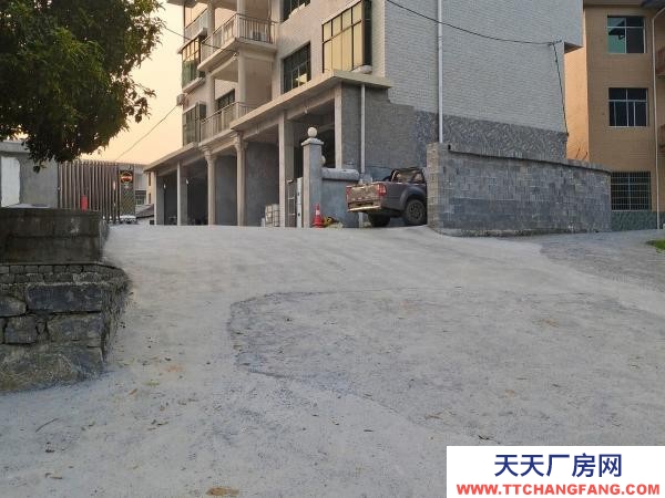 湘西市吉首速凍食品廠房  位于曙光村有棟自建樓房出租，出租一至三樓