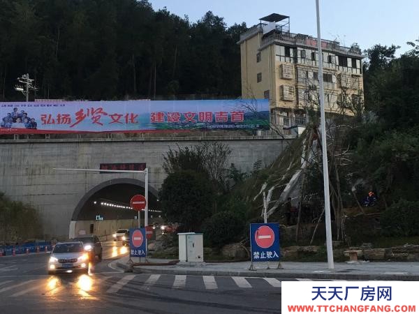 湘西市吉首肉制品廠房  可以用入地合作。吉首汽車西站場地1000多平方米整體出租。