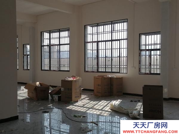 湘西市龍山肉制品廠房  有停車場，可做廠房，培訓班，網吧，倉庫等