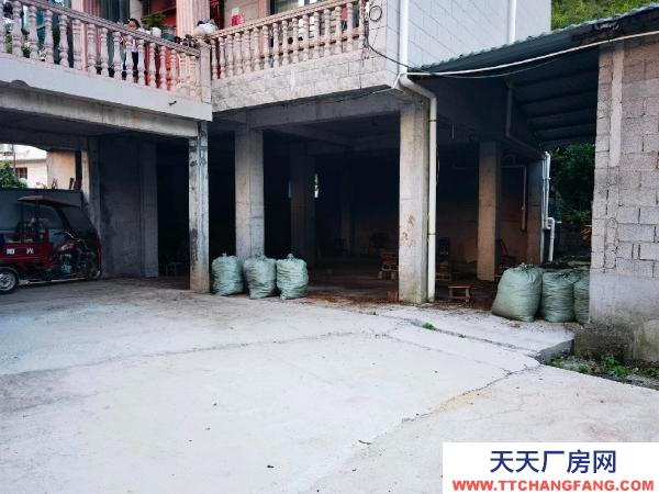 張家界市永定機加工廠房 廠房為私房架空層，150平左右，門前有幾百平米空塔子。