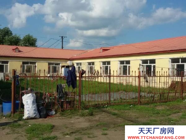 阿城蜚拉公路道邊料甸鎮(zhèn)里 緊鄰路邊 機(jī)加工廠房