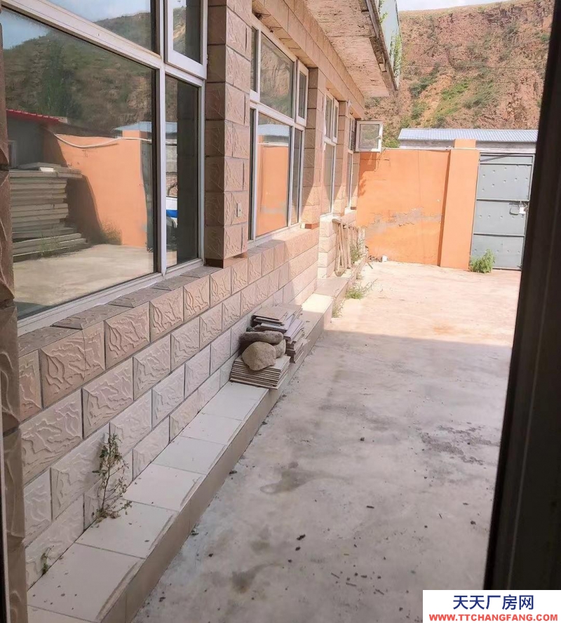 張家口 崇禮(出售) 房產(chǎn)證面積是191平米，土地證是270平米，