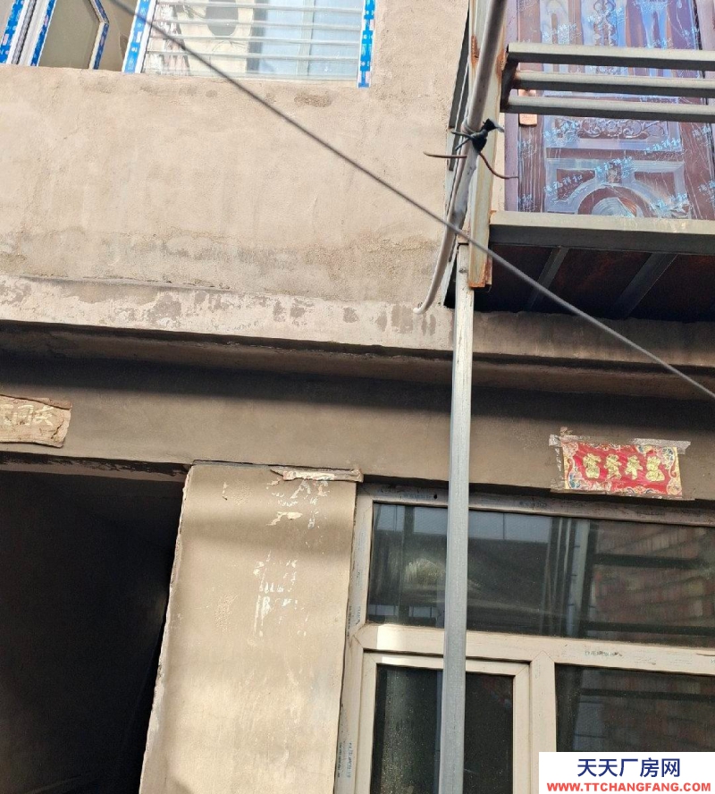 (出售) 包頭正房是三樓，南房是二樓，院子15平左右