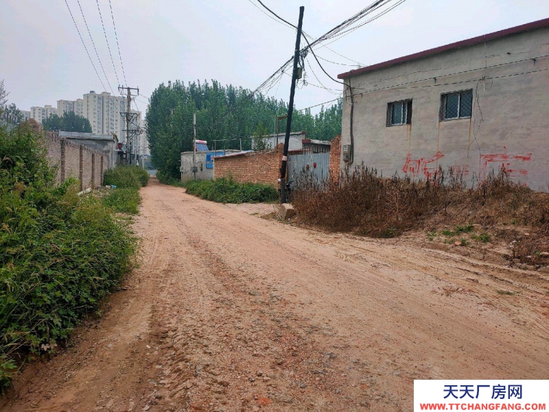 (出租) 水電齊全可接三相電房屋10間敞篷二百多平可出入車輛。