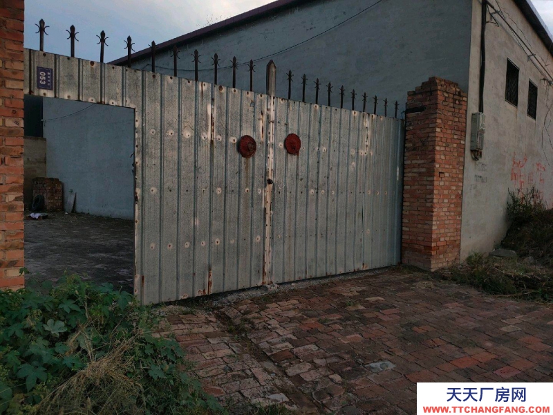 (出租) 水電齊全可接三相電房屋10間敞篷二百多平可出入車輛。