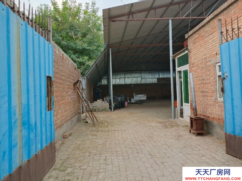 滄州 河間(出租) 自家包裝飲用水廠房水電齊全，守著道邊交通方便，可做廠房和倉庫等使用……