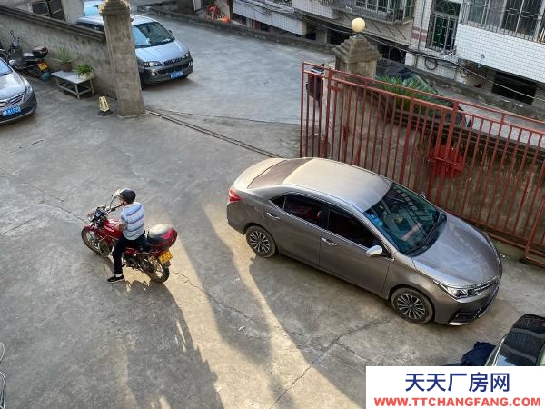 福州市永泰機加工廠房 一層停車場很大，二層大約600平米，三層至六層以上部分出租，