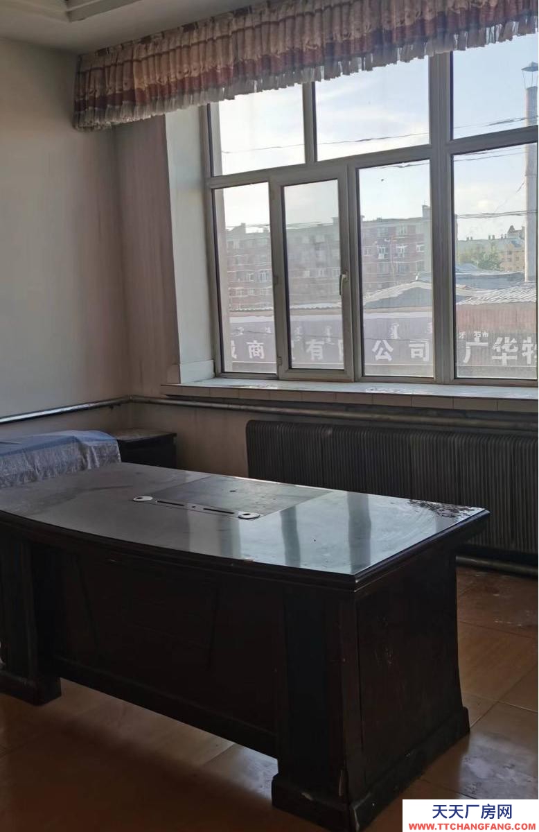 (出售) 牙克石該房屋是自建二樓，空間大舉架高！前后有院落！