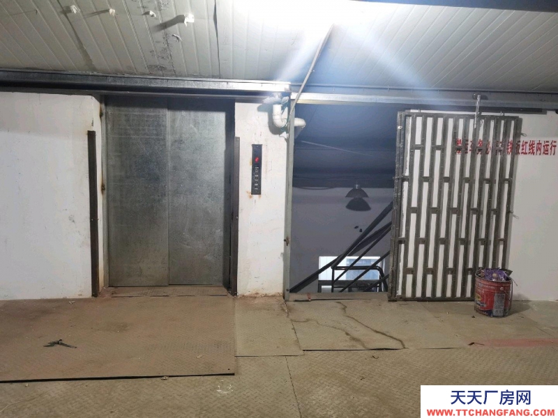 臺州市路橋(出租) 二層閣樓倉庫，月租金每平方7元，電梯上下貨，大車進出方便