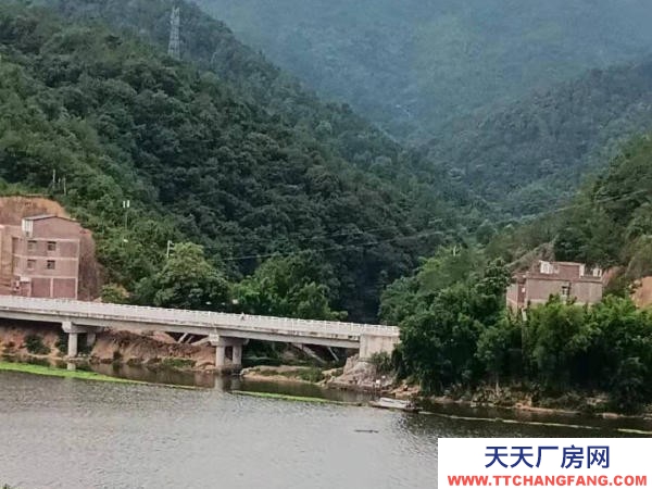 贛州市贛縣機(jī)加工廠房  鄉(xiāng)村湖景房出租 居龍?zhí)端畮爝叄勺狻⒖墒邸⒖珊匣镩_發(fā)民宿）