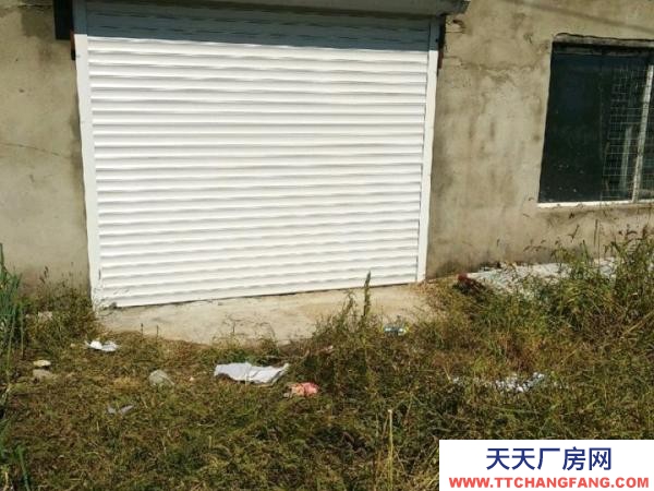 前進(jìn)大廟南側(cè)，江南府邸對(duì)面新立屯。倉(cāng)庫(kù)