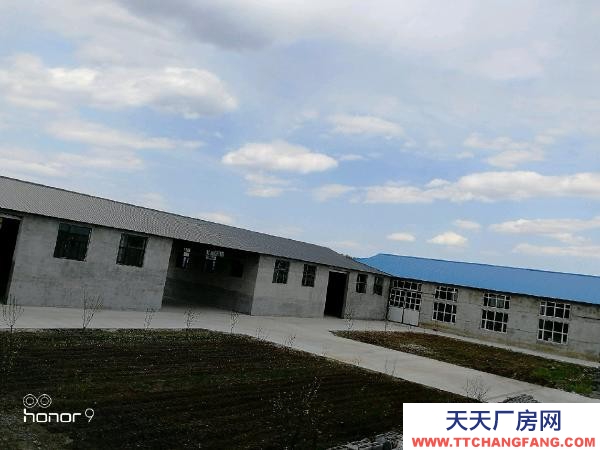 郊區(qū)環(huán)境優(yōu)雅，交通便利，服裝廠房