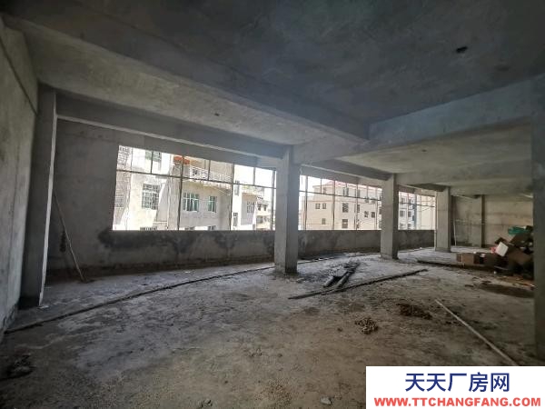 贛州市瑞金肉制品廠房  房屋位于大布汽車城邊，臨323國道，工業(yè)園區(qū)