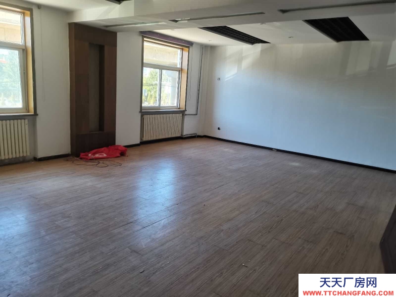 承德 雙橋(調味品廠房出租) 出租雙橋迎賓路南互通公交樞紐站對面大院