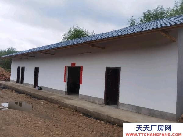 贛州市于都機加工廠房 水電三通，辦公室，宿舍已完善，可進17.5掛車，個人廠房。