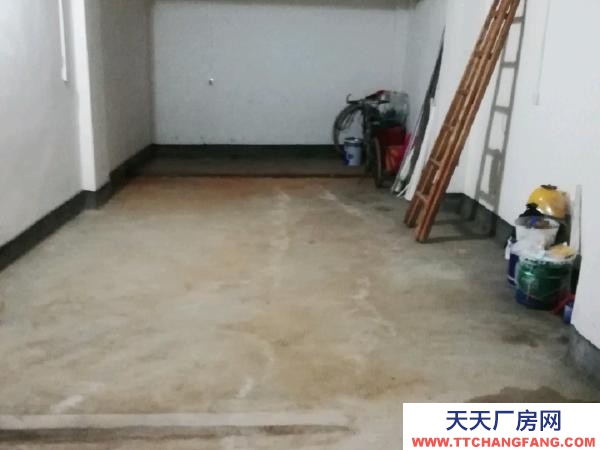 贛州市上猶物資倉庫  車庫出租，第五小學旁光華莊園 倉庫 42平米