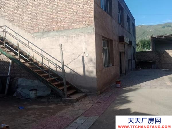 大通縣長(zhǎng)寧鎮(zhèn)下嚴(yán)村有一套獨(dú)院