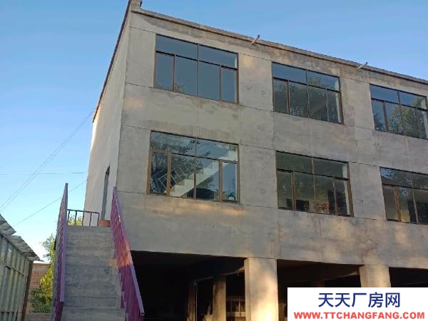 大通房子很好院子很大很寬敞環(huán)境很好