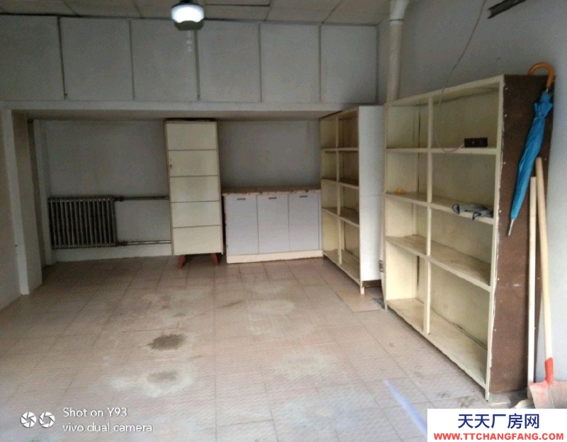 (出租) 暖庫(kù)可停車(chē)放貨，放怕凍物品。 門(mén):高1.94寬3.3進(jìn)深6米