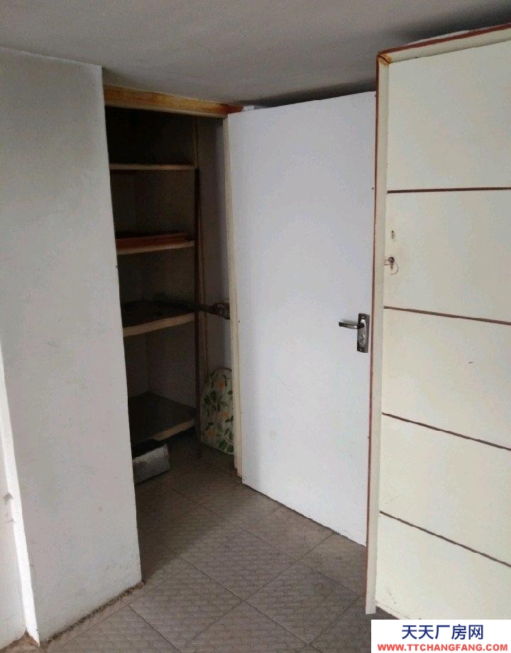 (出租) 暖庫可停車放貨，放怕凍物品。 門:高1.94寬3.3進深6米