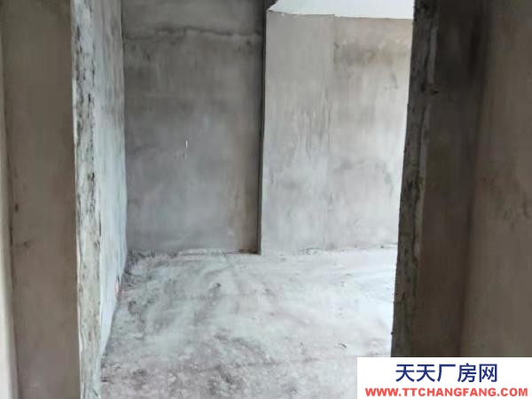 九江市彭澤物資倉庫 龍鼎大市場內，一至三層可全租或分層出租