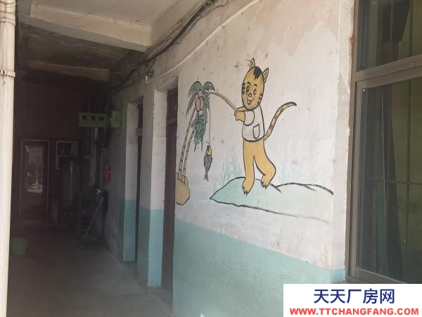 宜春市樟樹機加工廠房 面積1000平方米，有12間房，水電齊全，離臨江鎮兩公里