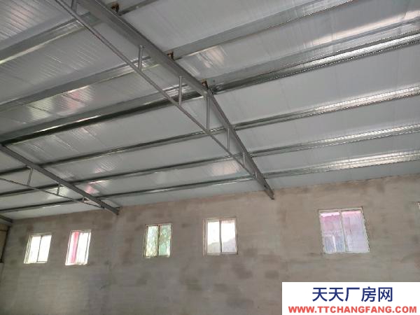 雙臺子305國道旁天寶農(nóng)機北50米停車場院內(nèi)，出入方便。