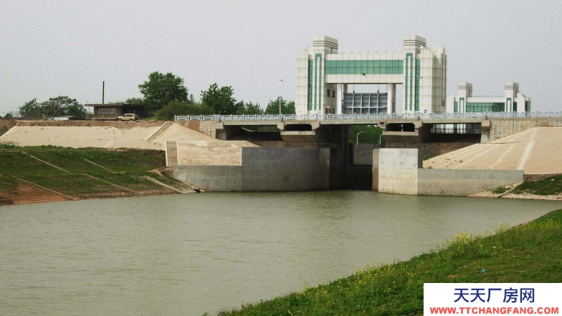 東莞市橫瀝鎮(zhèn)１１０００平方獨(dú)門(mén)獨(dú)院廠房包租