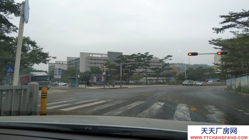 東莞市塘廈鎮(zhèn)四村１１０００平方獨(dú)棟廠房出租