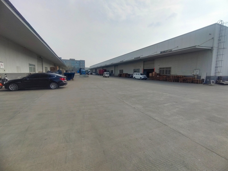 大空間倉庫 道路寬敞 停車方便 有玻璃門墻可作為展廳使用