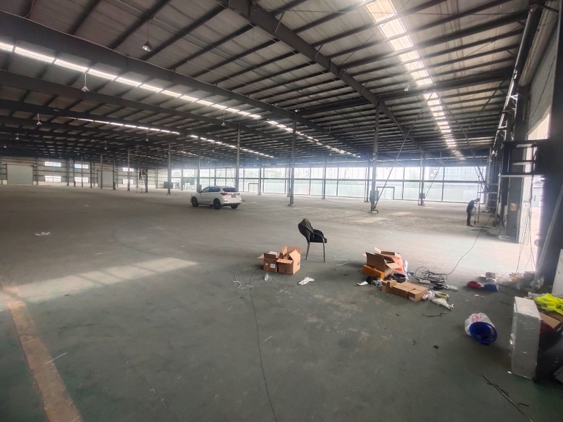 大空間倉庫 道路寬敞 停車方便 有玻璃門墻可作為展廳使用