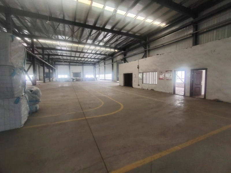 龍泉廠房出租 面積2600平 有獨(dú)棟辦公室 帶行車(chē)