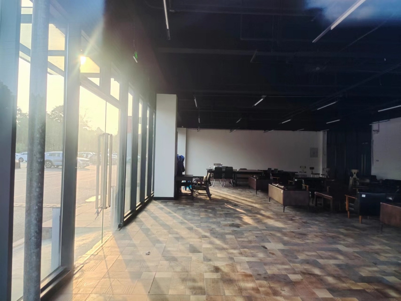 龍泉區(qū)成龍大道旁汽車(chē)園展廳出租